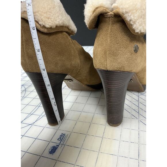 UGG Dandylion Bootie, Size 8, 4-inch heels, reversible shearling trim - Picture 10 of 14
